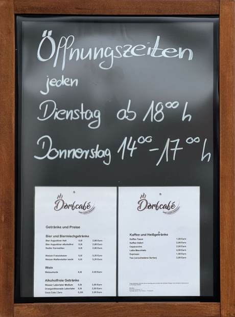 Kaffee trinken im Dorfkaffee Zinzenzell